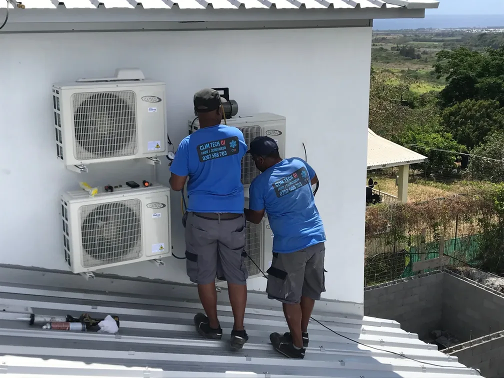 Technicien en intervention de climatisation à La Réunion